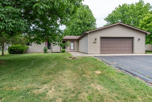 814 E Oak St, Silver Lake, WI, 53170-1617 | Card Image