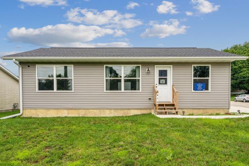 615 5th St Ne, Independence, IA, 50644-2009 | Card Image
