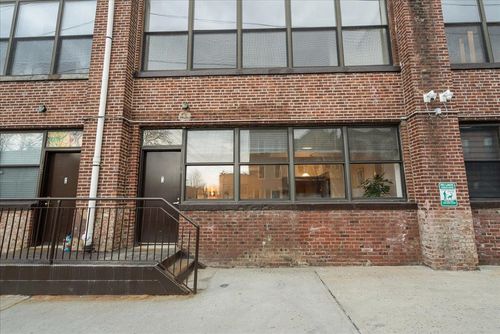 016-300 Communipaw Ave, Jersey City, NJ, 07304-4112 | Card Image