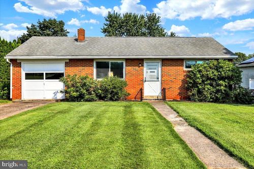 121 Virginia Ave, READING, PA, 19606-3642 | Card Image