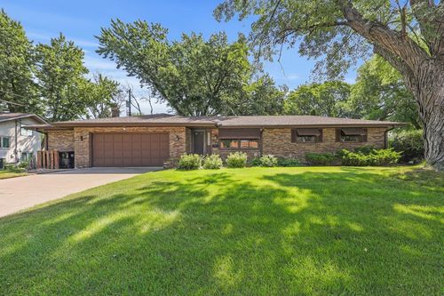 999 Overton Dr Ne, Fridley, MN, 55432-4541 | Card Image