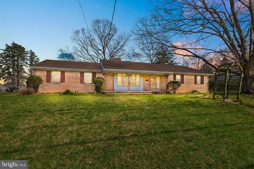 2566 Golden Dr, EAST PETERSBURG, PA, 17520-1642 | Card Image