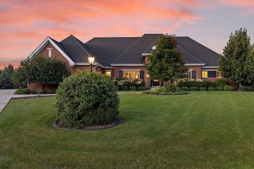 N19W24652 River Edge Court, PEWAUKEE, WI, 53072 | Card Image