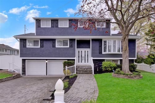 9 Sea Wall Ln, Bayville, NY, 11709-1207 | Card Image