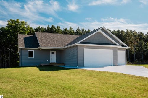 850 Coyote Ln, Traverse City, MI, 49696-8996 | Card Image
