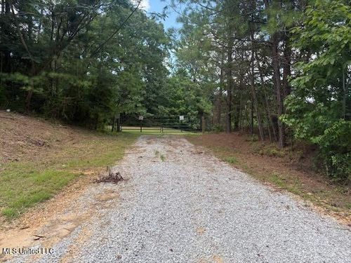 2555 Laws Hill Rd, Holly Springs, MS, 38635-7214 | Card Image