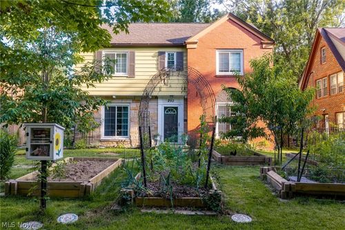 250 Malden St, Akron, OH, 44313-7760 | Card Image