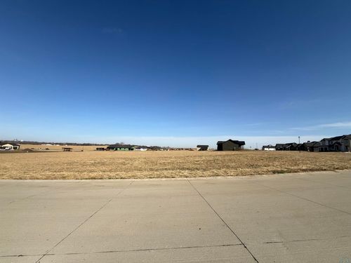 1688 Highland Hls, Sioux Center, IA, 51250-8231 | Card Image