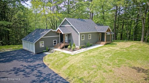 17 Meadowdale Rd, Altamont, NY, 12009-3517 | Card Image