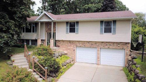 620 Oak St, Cottage Grove, WI, 53527-9713 | Card Image