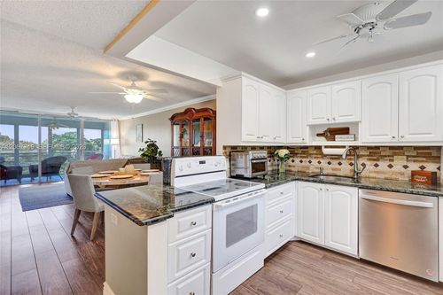 504-605 Oaks Dr, Pompano Beach, FL, 33069-3746 | Card Image