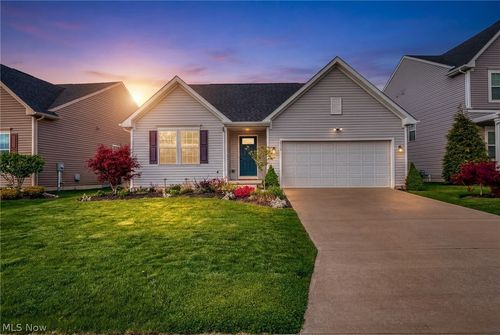 2135 Farroni Dr, Willoughby, OH, 44094-7183 | Card Image