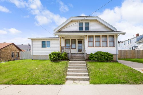 1911 Marshall St, Manitowoc, WI, 54220-4928 | Card Image