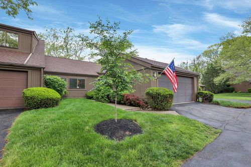 b-2044 Willowick Cir, Columbus, OH, 43229-1526 | Card Image