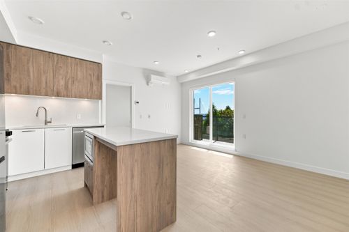 427-82 First St, New Westminster, BC, V3L2G1 | Card Image