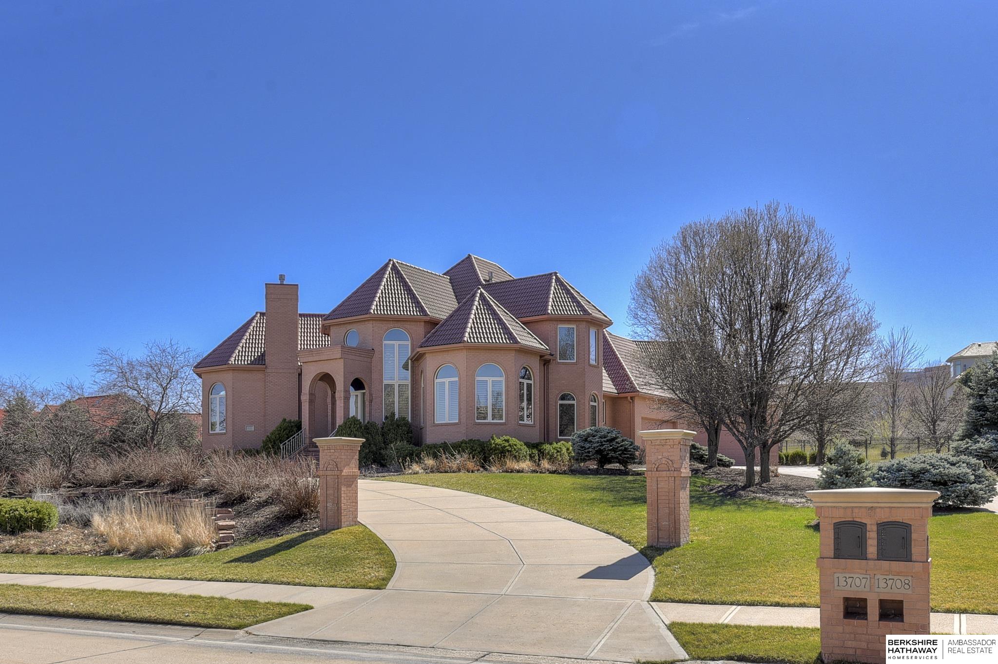 Cuming St, Omaha, NE 68154