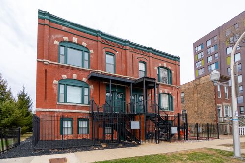 2-4326 S Calumet Ave, Chicago, IL, 60653-6300 | Card Image