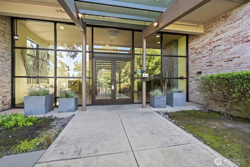 apt-305-511 100th Ave Ne, Bellevue, WA, 98004-4907 | Card Image