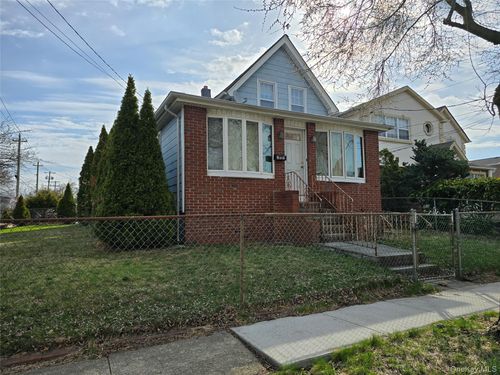 229 Rushmore Ave, Carle Place, NY, 11514-1433 | Card Image