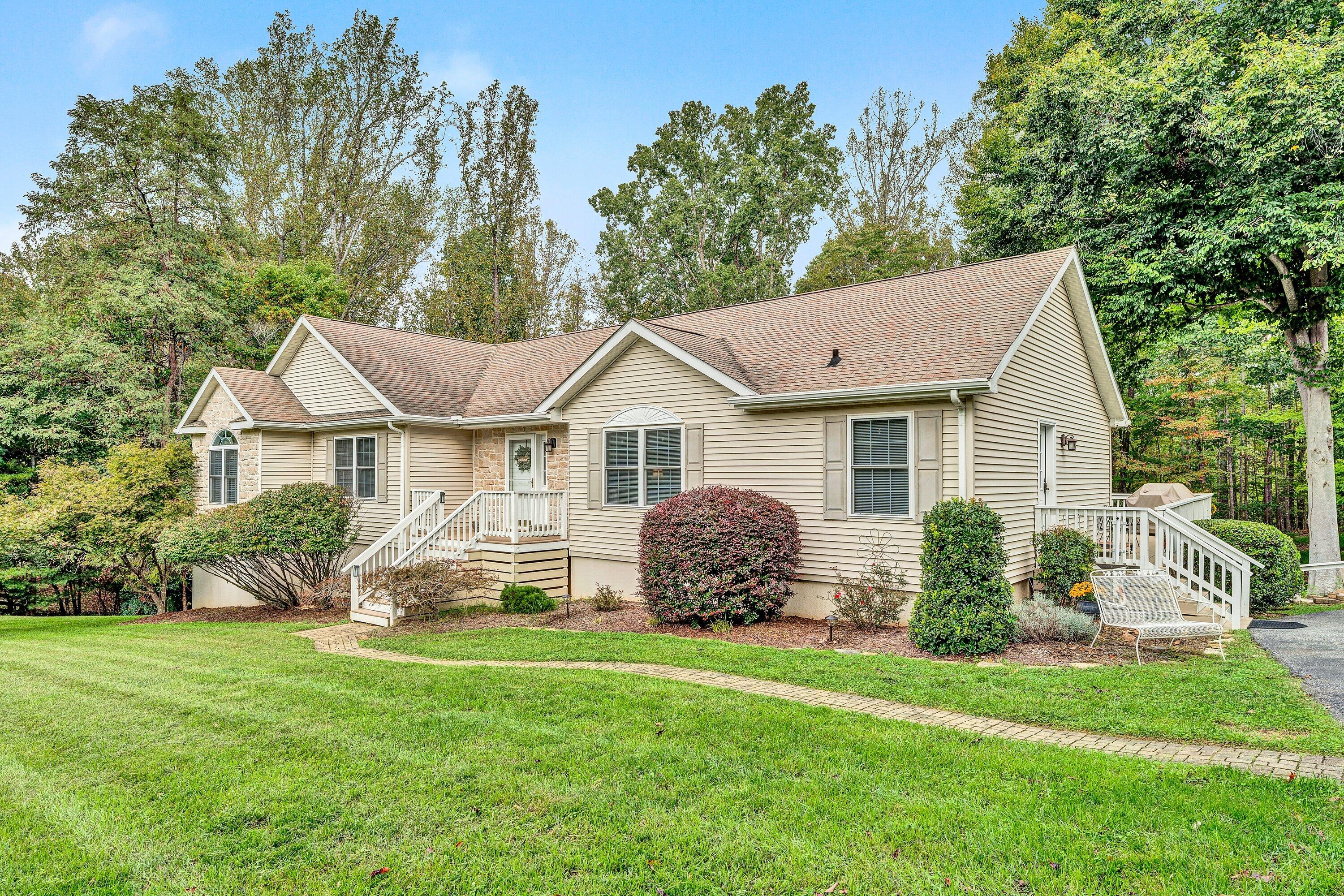 Whisperway Rd, Moneta, VA 24121