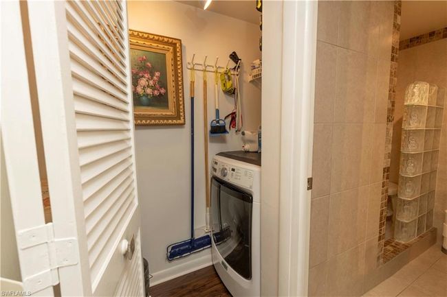 APT-209 - 37 High Point Cir E, Condo with 2 bedrooms, 2 bathrooms and 1 parking in NAPLES FL | Image 19