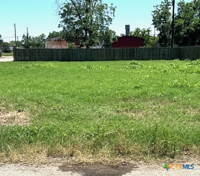 1016 E Fannin St, Home with 0 bedrooms, 0 bathrooms and null parking in Luling TX | Image 7