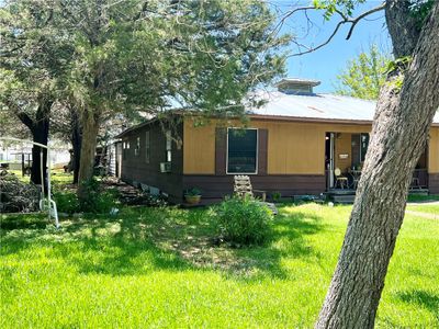 712 Limestone Avenue, House other with 3 bedrooms, 2 bathrooms and null parking in Mart TX | Image 2