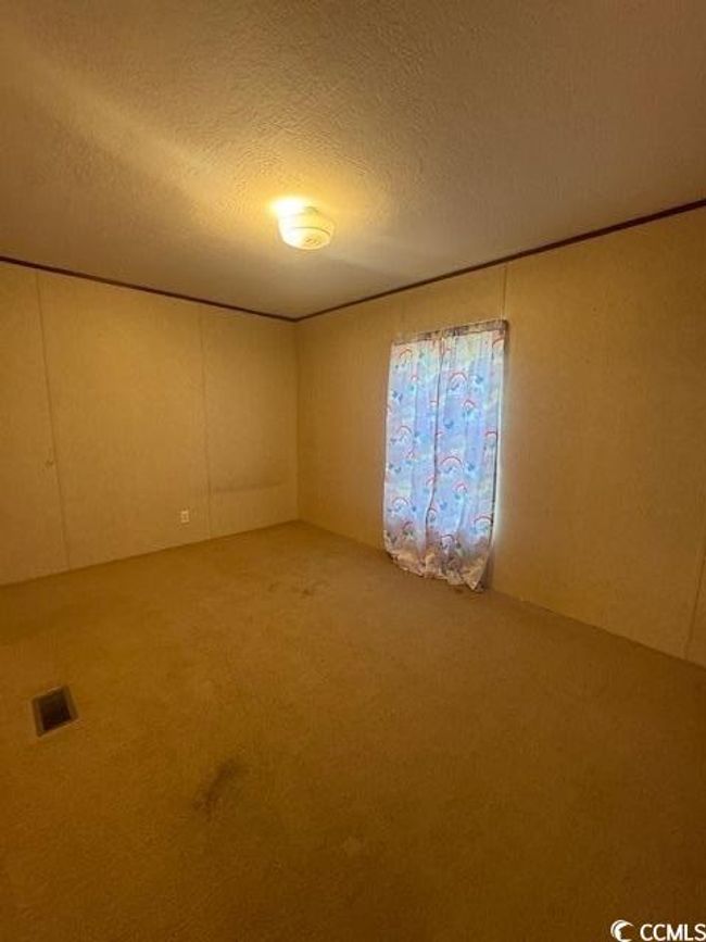 View of unfurnished room | Image 16
