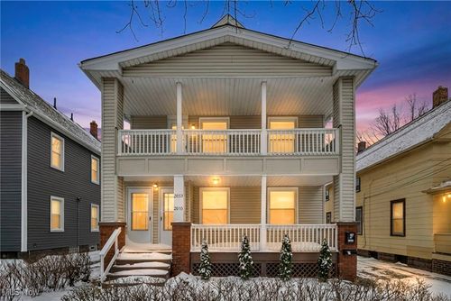 2033 Robin St, Lakewood, OH, 44107-5221 | Card Image