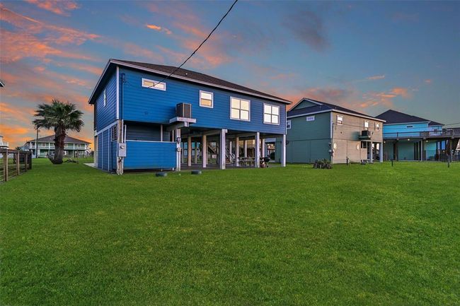 3233 Castle Dr, House other with 3 bedrooms, 2 bathrooms and 1 parking in Crystal Beach TX | Image 28