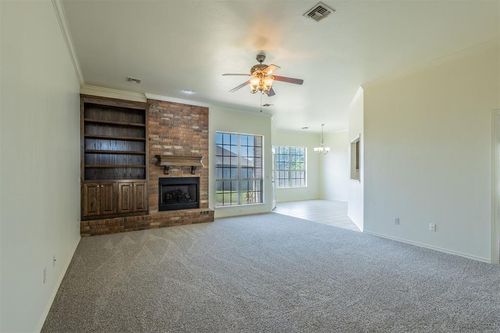 904 Ne 25th Ct, Moore, OK, 73160-9552 | Card Image