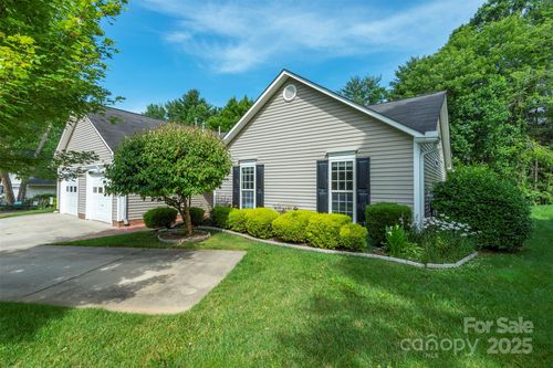 16 Red Barn Ln, Fletcher, NC, 28732-8683 | Card Image