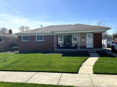 6821 N Charlesworth Street, Home with 3 bedrooms, 1 bathrooms and null parking in Dearborn Heights MI | Image 1