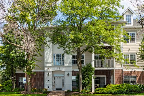 3b-3243 Stratford Ct, Lake Bluff, IL, 60044-2928 | Card Image