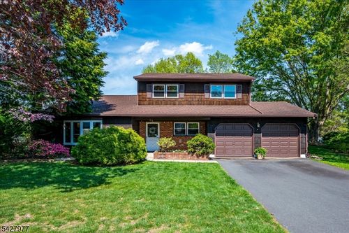4 Caldwell Ct, East Brunswick, NJ, 08816-3910 | Card Image