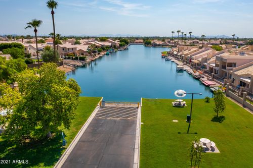 9056 W Port Royale Ln, Peoria, AZ, 85381-2735 | Card Image