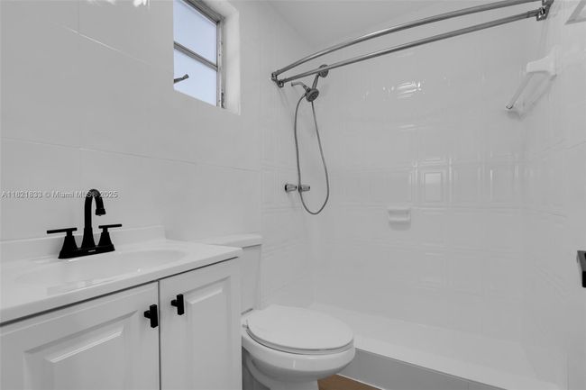 11030 Sw 42 Nd St, House other with 3 bedrooms, 3 bathrooms and null parking in Miami FL | Image 22