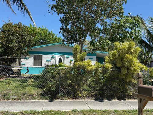 1128 W 6th St, Riviera Beach, FL, 33404-7424 | Card Image