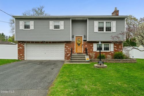 812 Mann Ave, Rensselaer, NY, 12144-1313 | Card Image