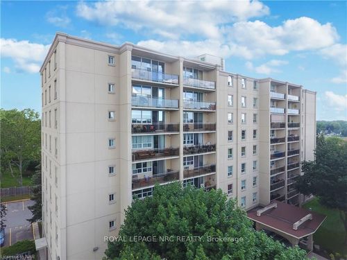 301-6400 Huggins St, Niagara Falls, ON, L2J3G5 | Card Image