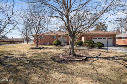 401 Meadow Ln, Walbridge, OH, 43465-1209 | Card Image