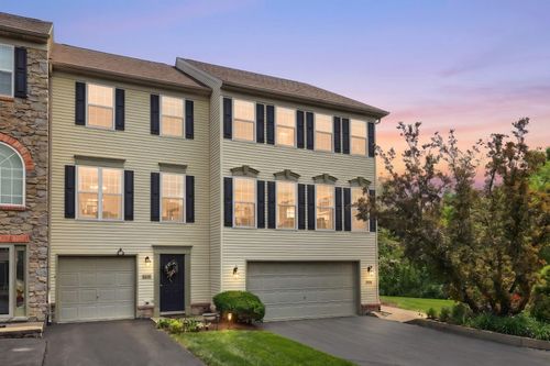 73-2733 Hunt Club Dr, YORK, PA, 17402-8527 | Card Image