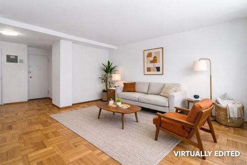 6b-21-80 33rd Rd, Astoria, NY, 11106-4254 | Card Image