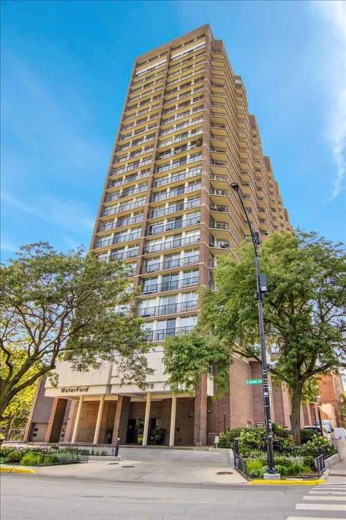 19m-4170 N Marine Dr, Chicago, IL, 60613-2334 | Card Image