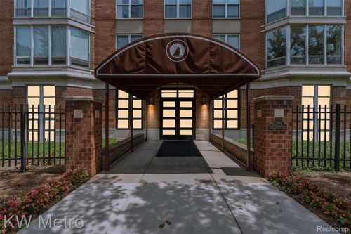 apt-103-250 E Harbortown Dr, Detroit, MI, 48207-5000 | Card Image