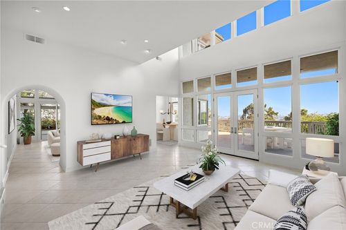 31 Saint Tropez, Newport Beach, CA, 92660-6834 | Card Image