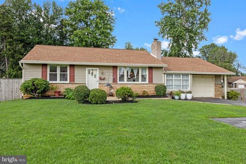 930 E Maple Dr, Southampton, PA, 18966-4208 | Card Image