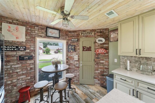 Breakfast area and walk-in pantry | Image 24