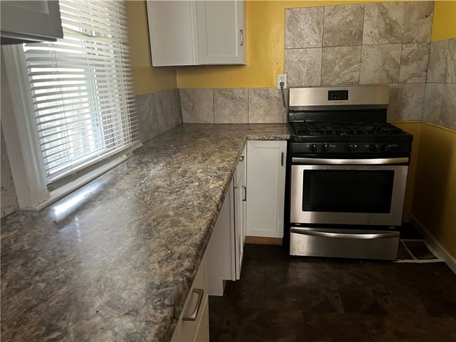 431 Euclid Ave, House other with 2 bedrooms, 1 bathrooms and null parking in Glassport PA | Image 5