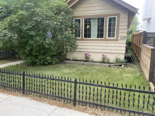 429 10 St Ne, Calgary, AB, T2E4M2 | Card Image